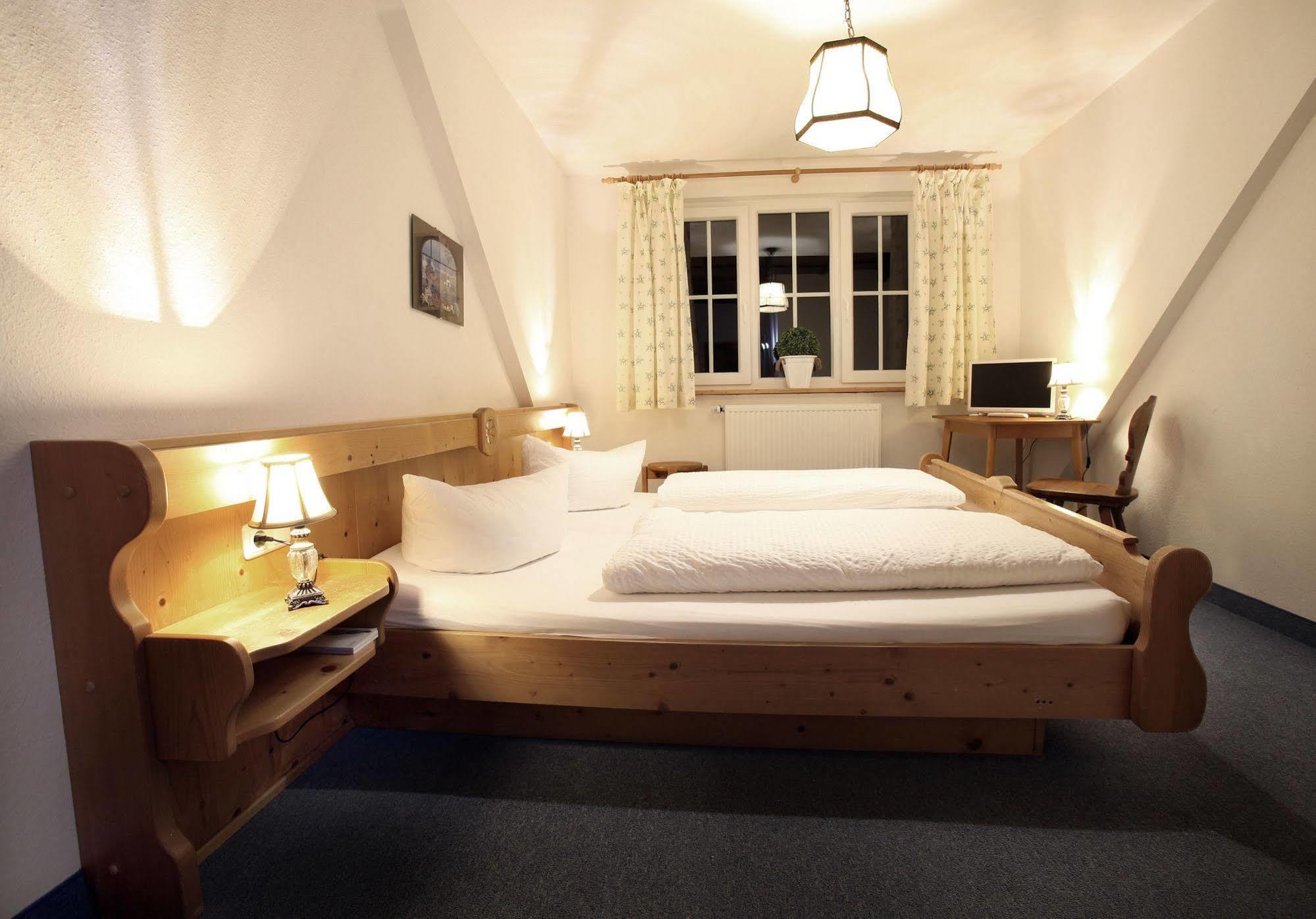 Gasthof Blaue Gams Ettal Eksteriør bilde